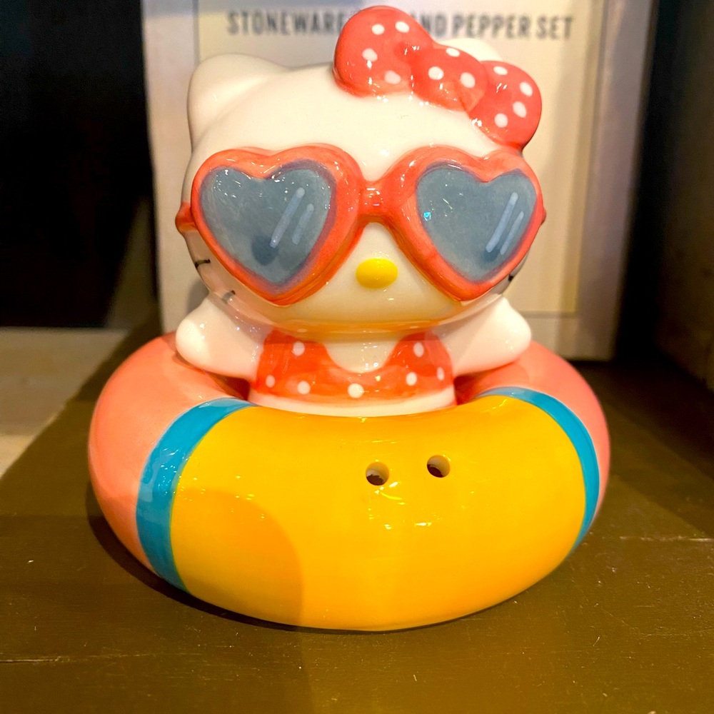 Hello Kitty Summer Salt & Pepper Shaker Set